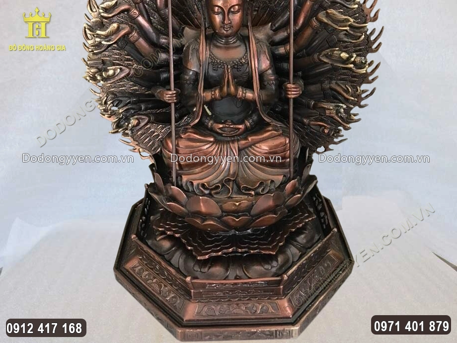 Phần đế hoa sen nhiều tầng được đ&uacute;c chắc chắn